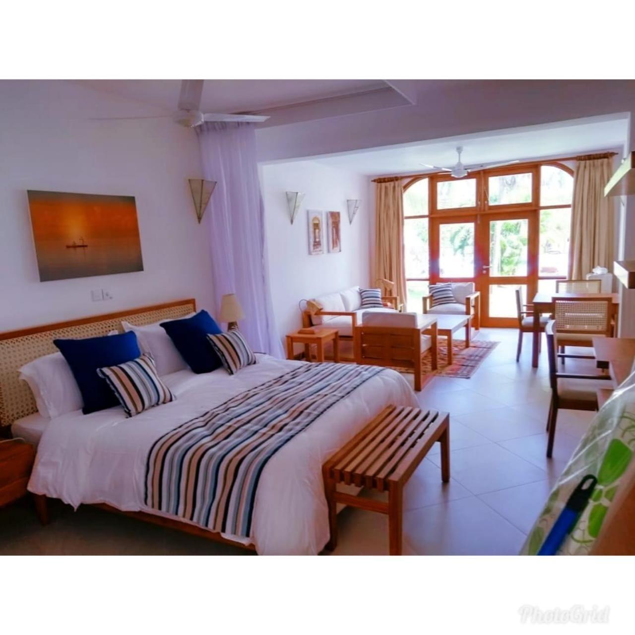 Mbili Kuwili Studio Suites Диани-Бич Экстерьер фото