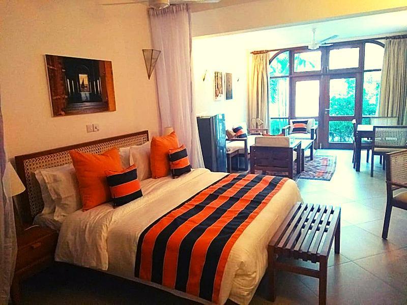 Mbili Kuwili Studio Suites Диани-Бич Экстерьер фото