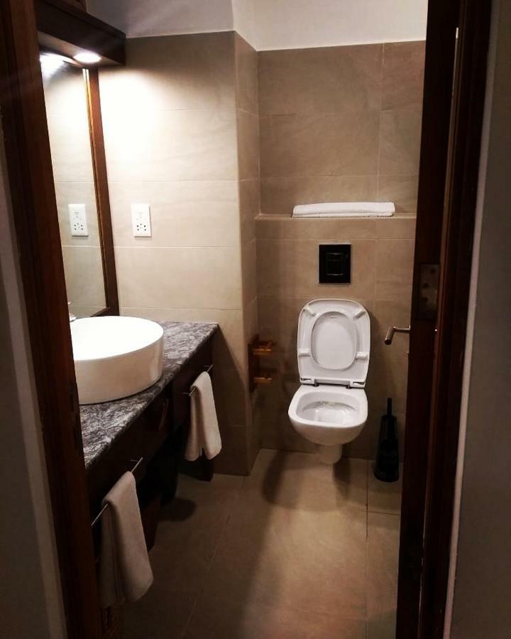 Mbili Kuwili Studio Suites Диани-Бич Экстерьер фото